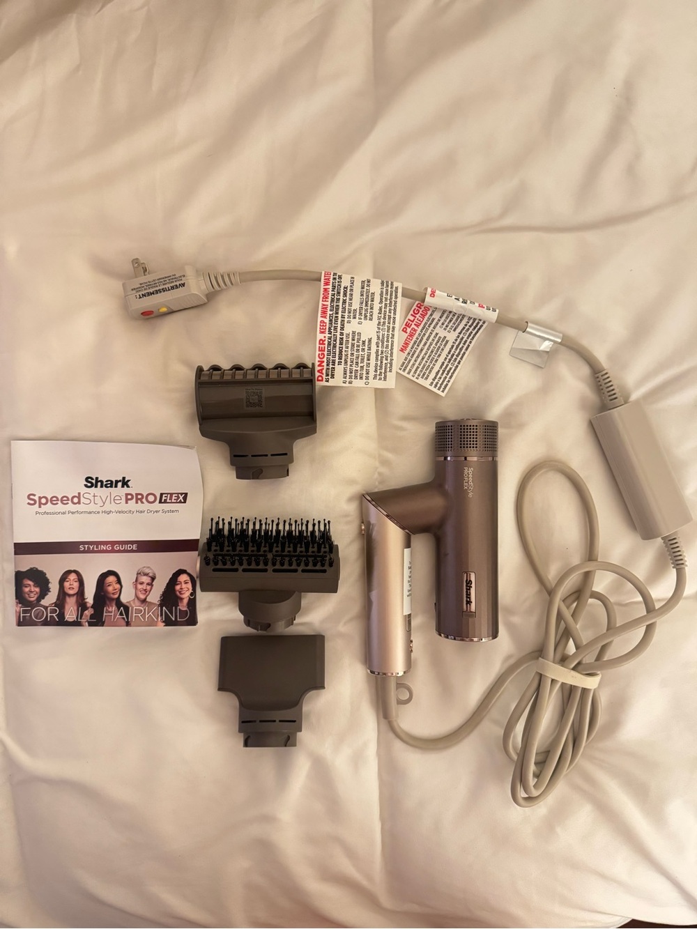 Shark SpeedStylePro Flex Hair Dryer in Blush - Picture 2 of 3
